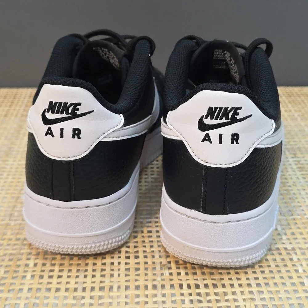 Nike Air Force 1 '07 Black / White Size 6Y CT3839-002